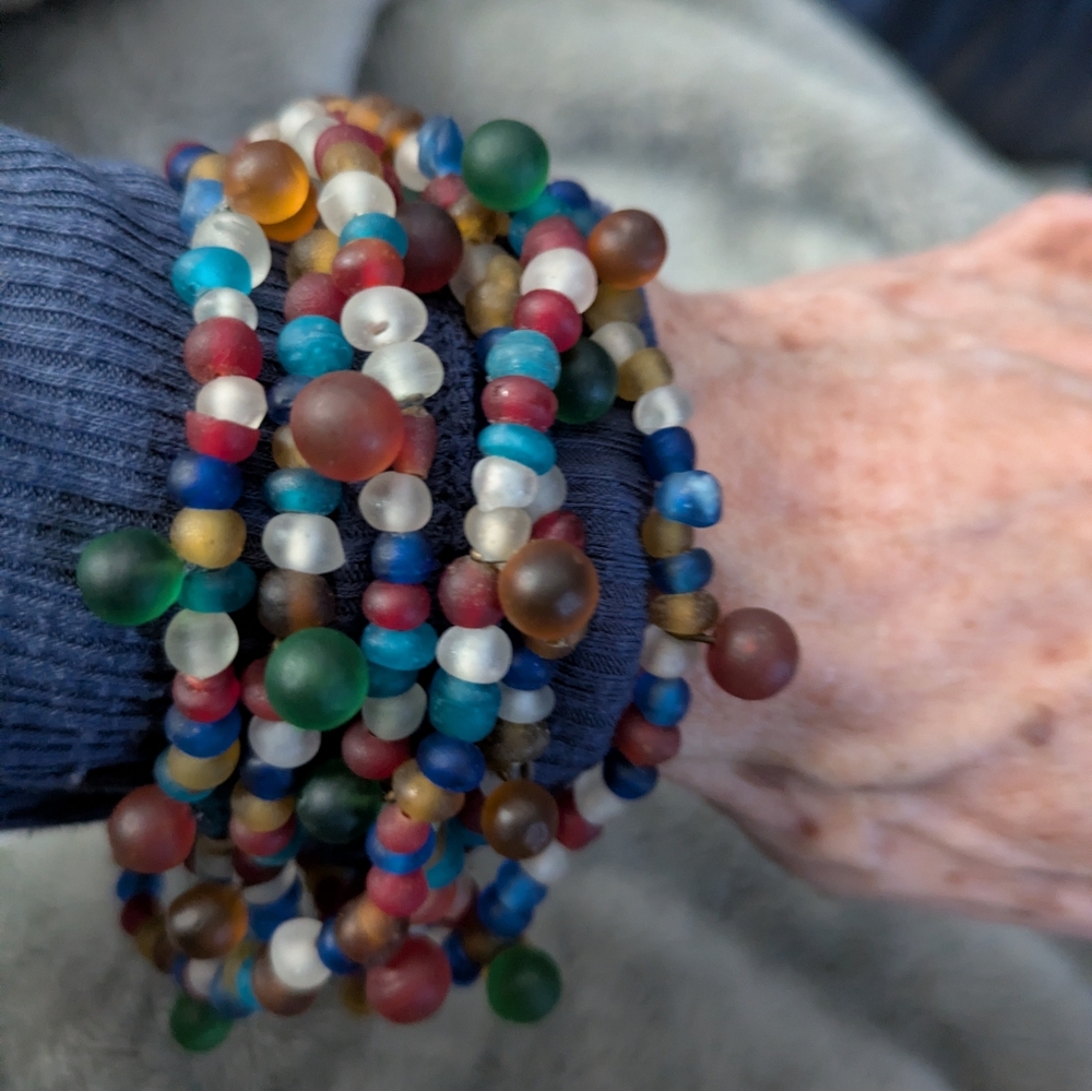 Vintage Frosted Glass Necklace - Picture 5 of 5